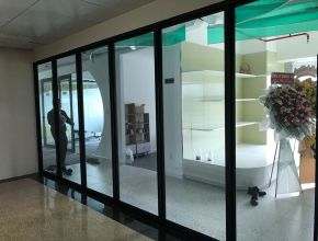 Cửa kính chống cháy